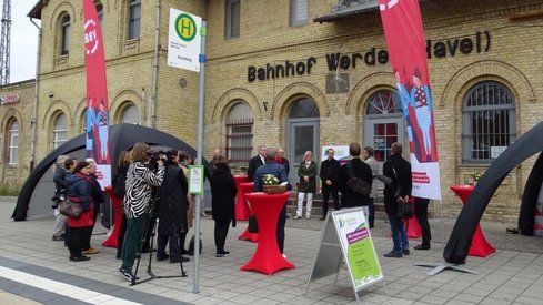 Festliche Eröffnung des ersten regiobus-Kundencenters im Bahnhof Werder (Havel)